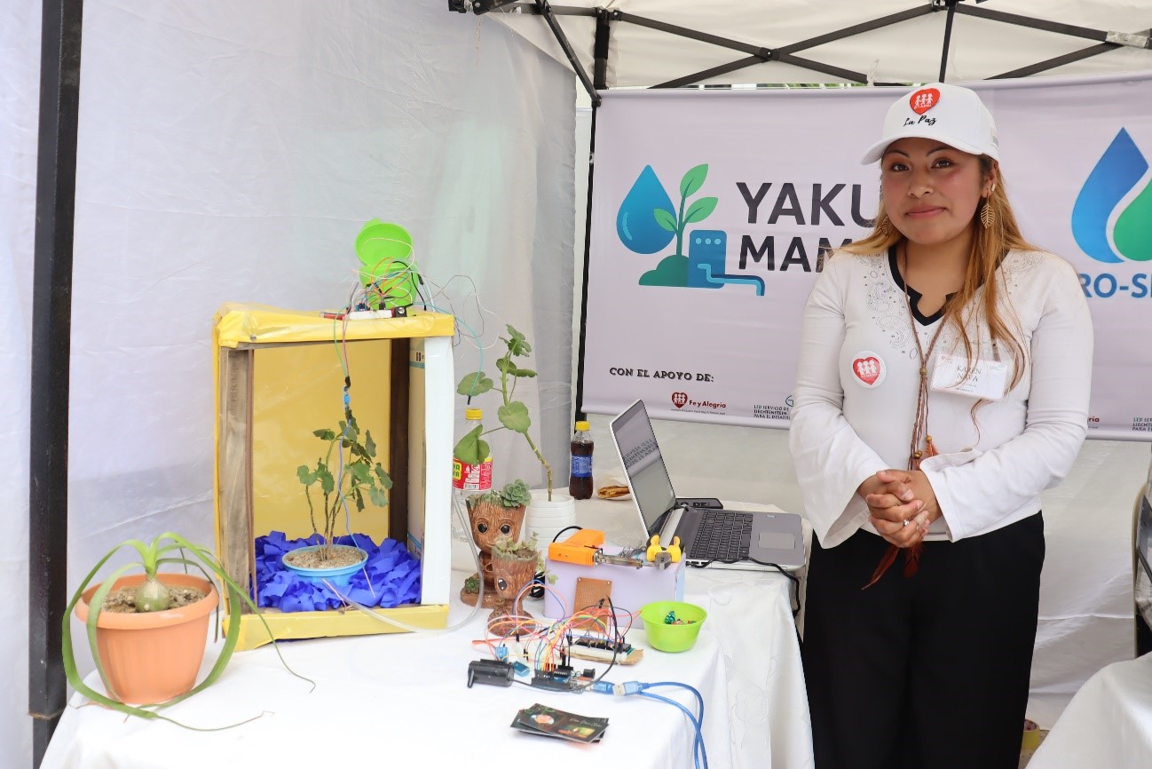 Karen Nava Chura y su emprendimiento “Yacumama, autorriego de plantas FOTO%206